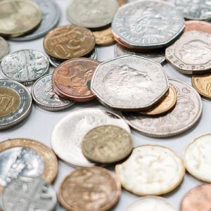 Münzen als Symbol für digitale Rechnungsverwaltung