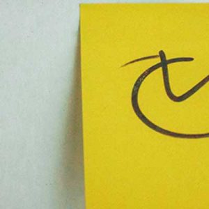 Check-Symbol auf Post-it