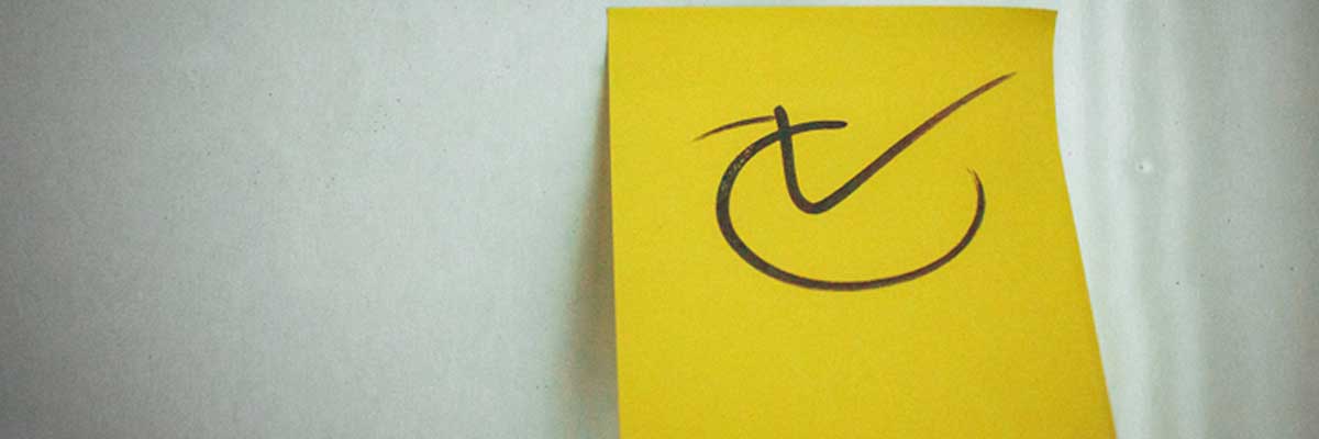 Check-Symbol auf Post-it