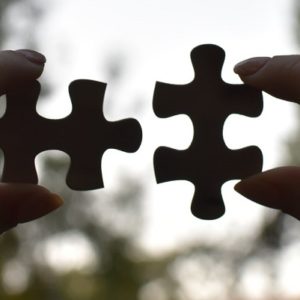 Puzzleteile, die zusammen passen als Symbol für Partnerschaft zwischen d.velop und WOWIPORT.