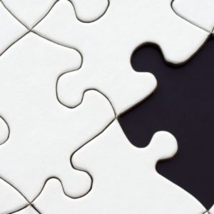 Fehlendes Puzzleteil als Symbol für passende Plattformökonomie