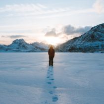 Beitragsbild Wanderer als Symbol für DMS Migration Cloud