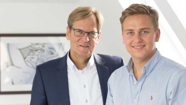 Jonathan Habicht ist seit 2016 als Berater für die digitale Transformation tätig. Nach dreijähriger Erfahrung in verschiedenen Startup-Unternehmen möchte er nun traditionelle Unternehmen auf das digitale Zeitalter vorbereiten und ihnen bei diesem Schritt helfen. Jonathan schreibt über digitale Transformation und technologische Trends.
