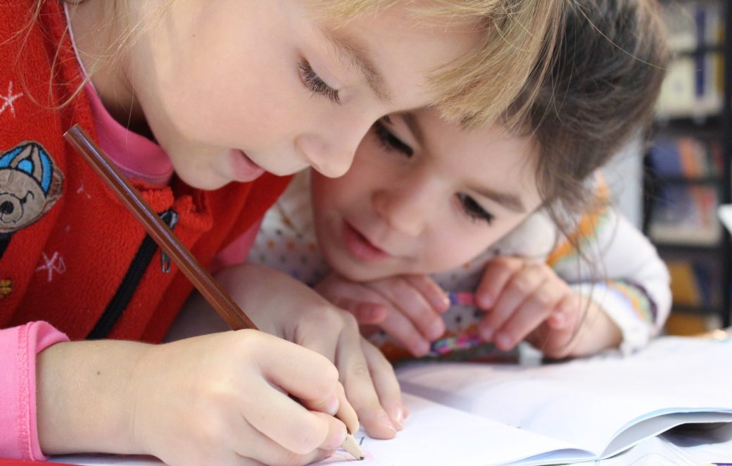 Spielende Kinder