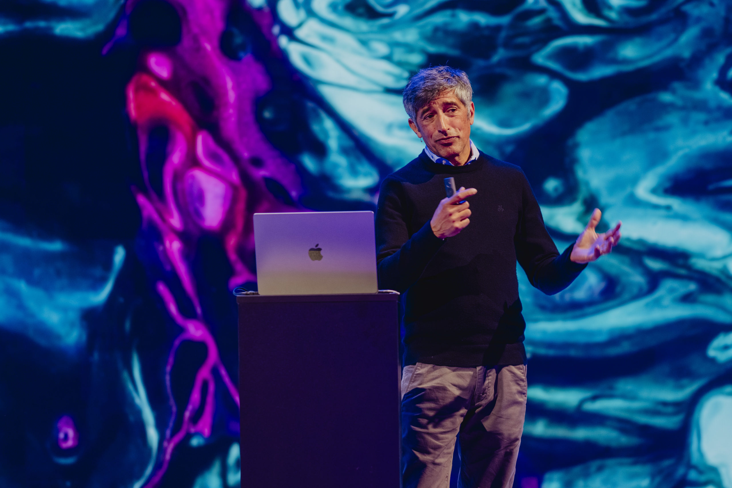 Wissenschaftsjournalist Ranga Yogeshwar begeisterte mit seiner Keynote beim d.velop forum