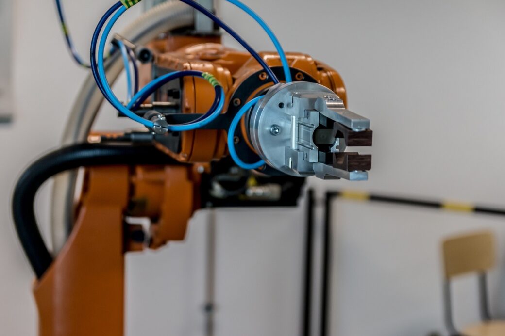 Automatisierung der Produktion mit einem Greifarm