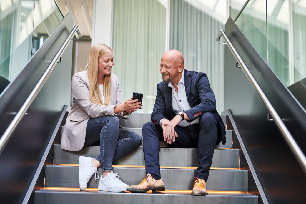 Digitalisierung Versicherungen: Versicherungsdokumente mit d.velop digital zustellen und mit Handy anschauen