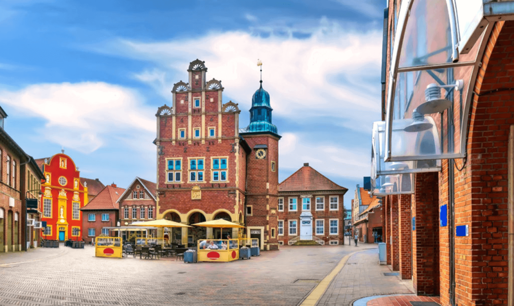 Außenansicht Historisches Rathaus in der Innenstadt Meppen