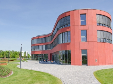 d.velop campus Zentralgebaeude von der Seite