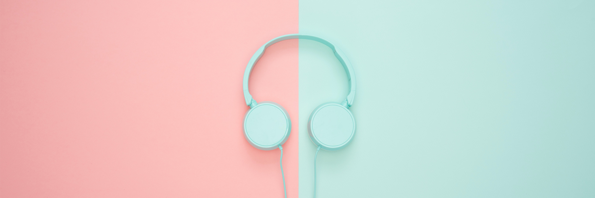 Kopfhörer als Symbol für Podcast hören