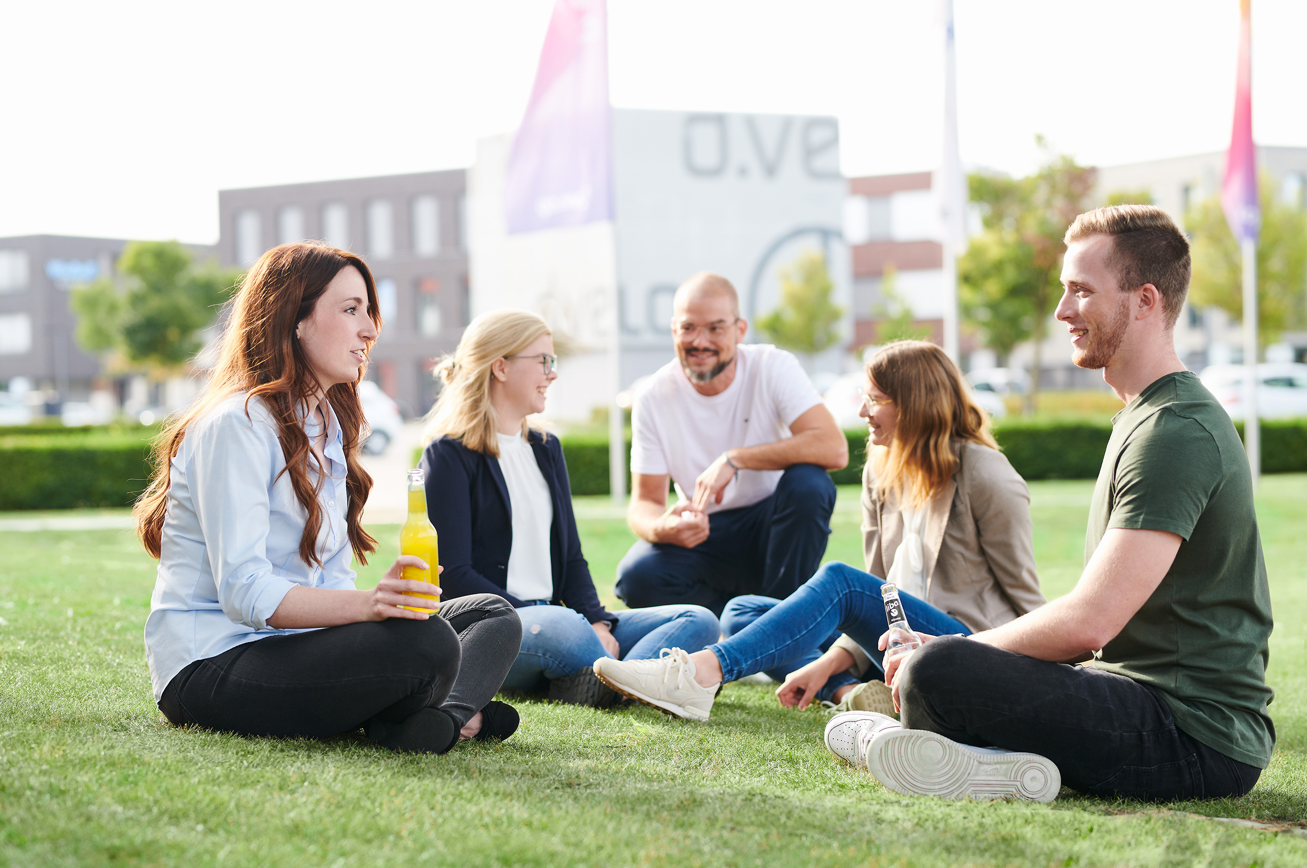 d.velop Mitarbeiter auf dem d.velop campus