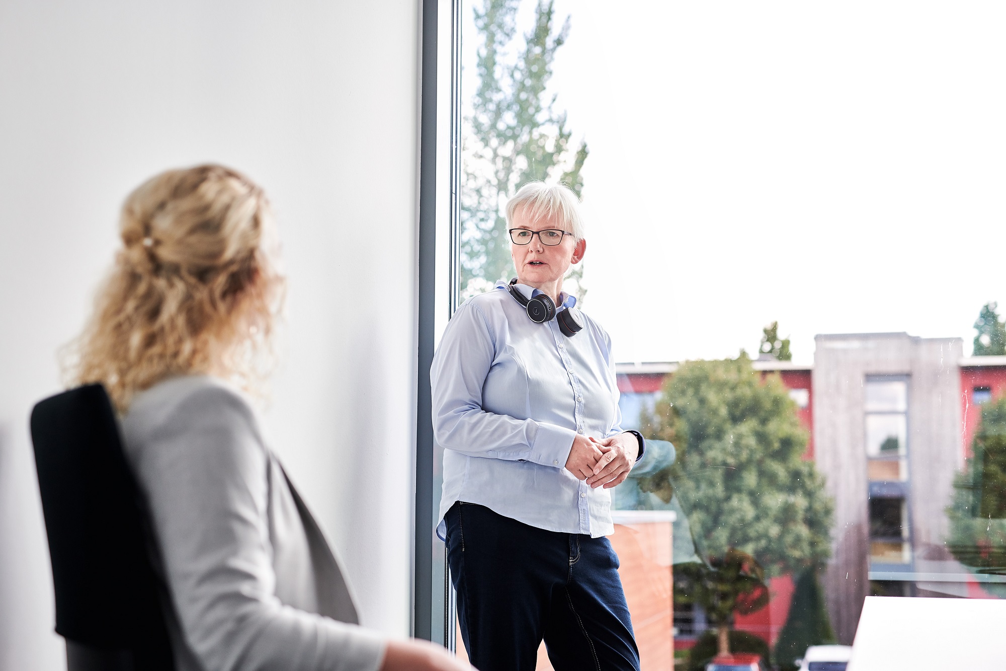 Frauen sprechen über SaaS und d.velop process studio