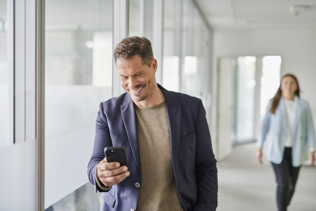 Mitarbeiter nutzt d.velop Software